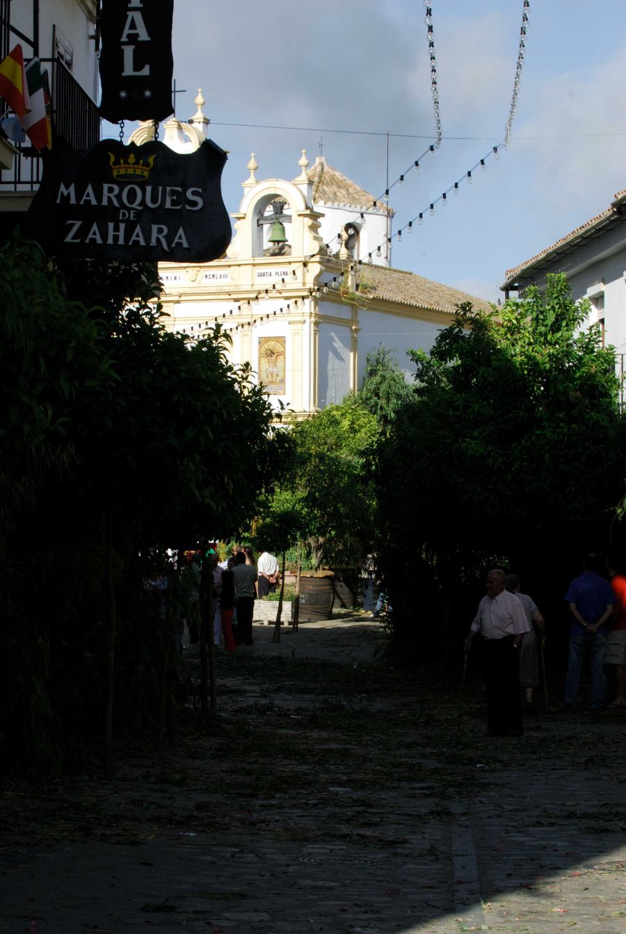 Imagen de la decoración y preparación del Corpus Christi.