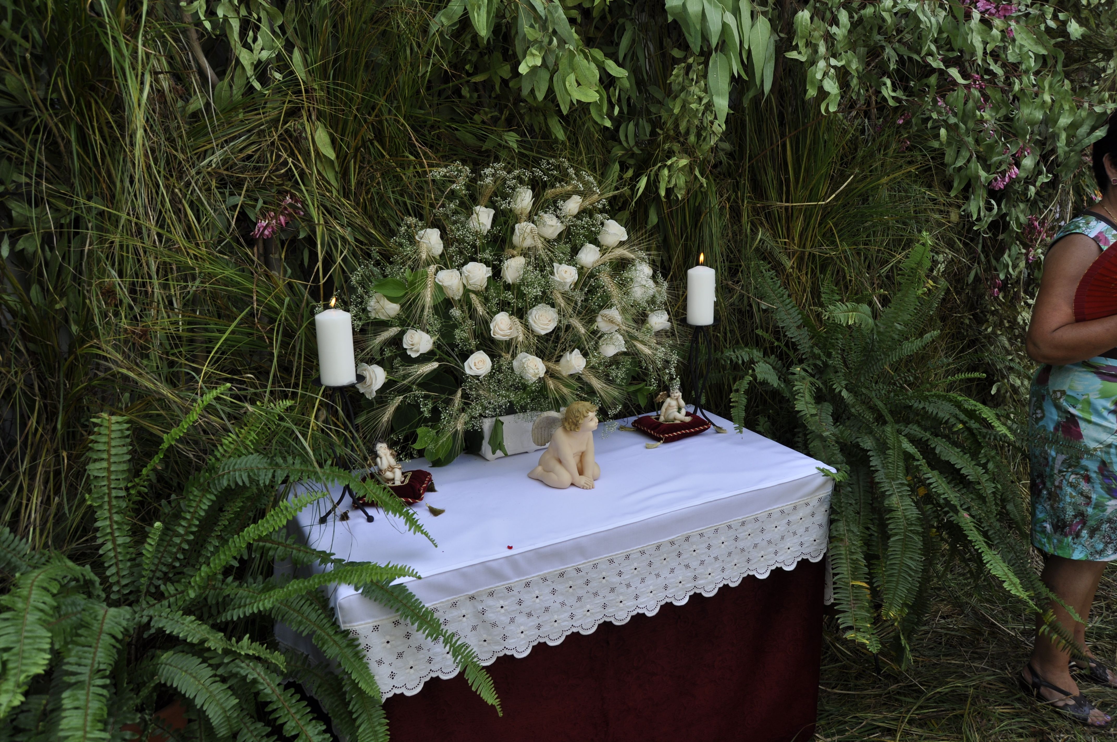 Imagen de un altar preparado para el día del Corpus.